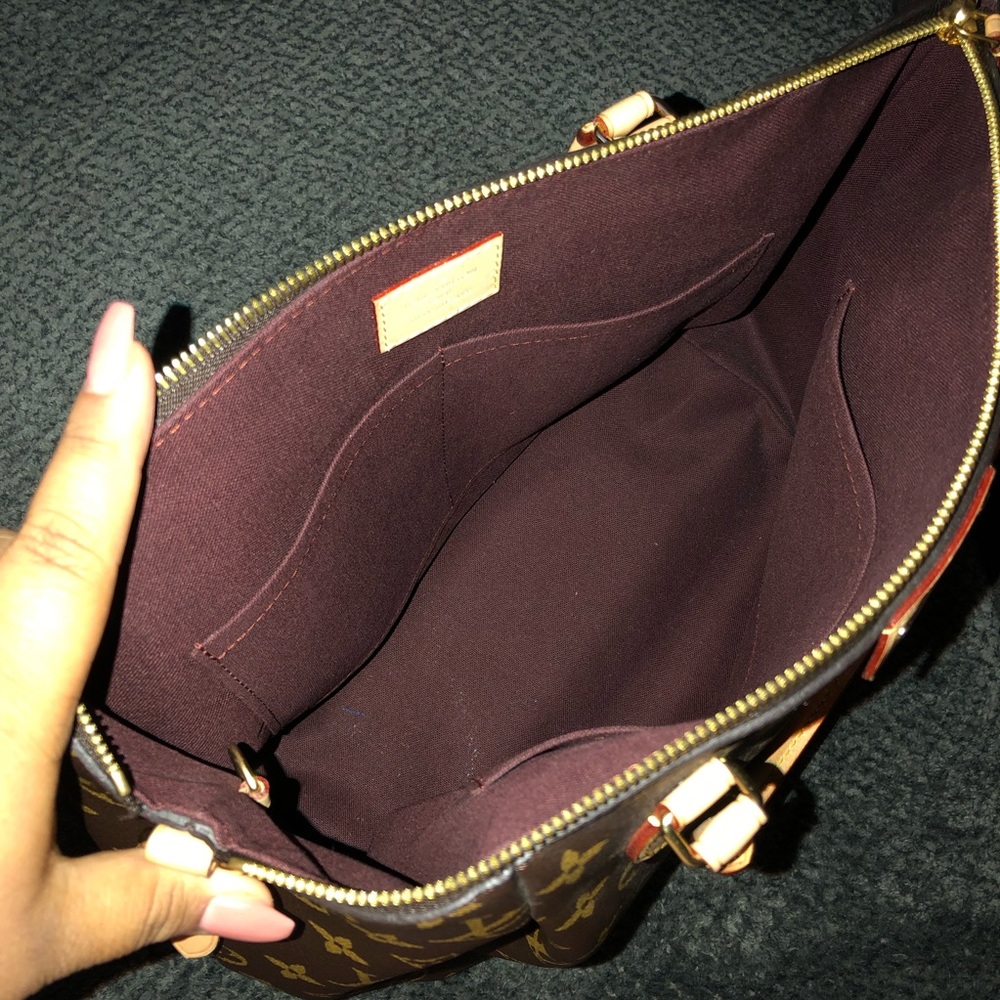 Authentic LOUIS Vuitton TURENNE MM ♥️NO TRADES♥️ - Picture 5 of 7